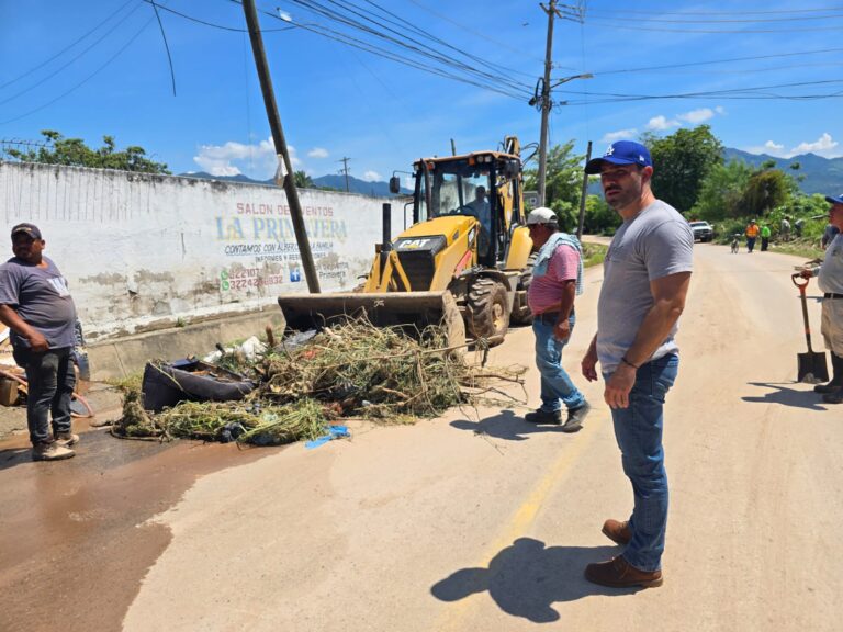 Munguía pone en marcha limpieza y rehabilitación emergente de vialidades, canales y colonias
