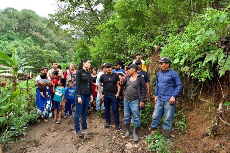 Geraldine Ponce recorre Otatiste tras la tromba de esta madrugada