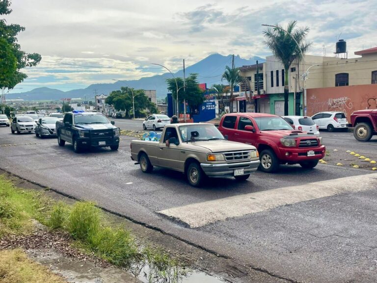 Ordena Geraldine retirar tope en la avenida Aguamilpa, en La Cantera